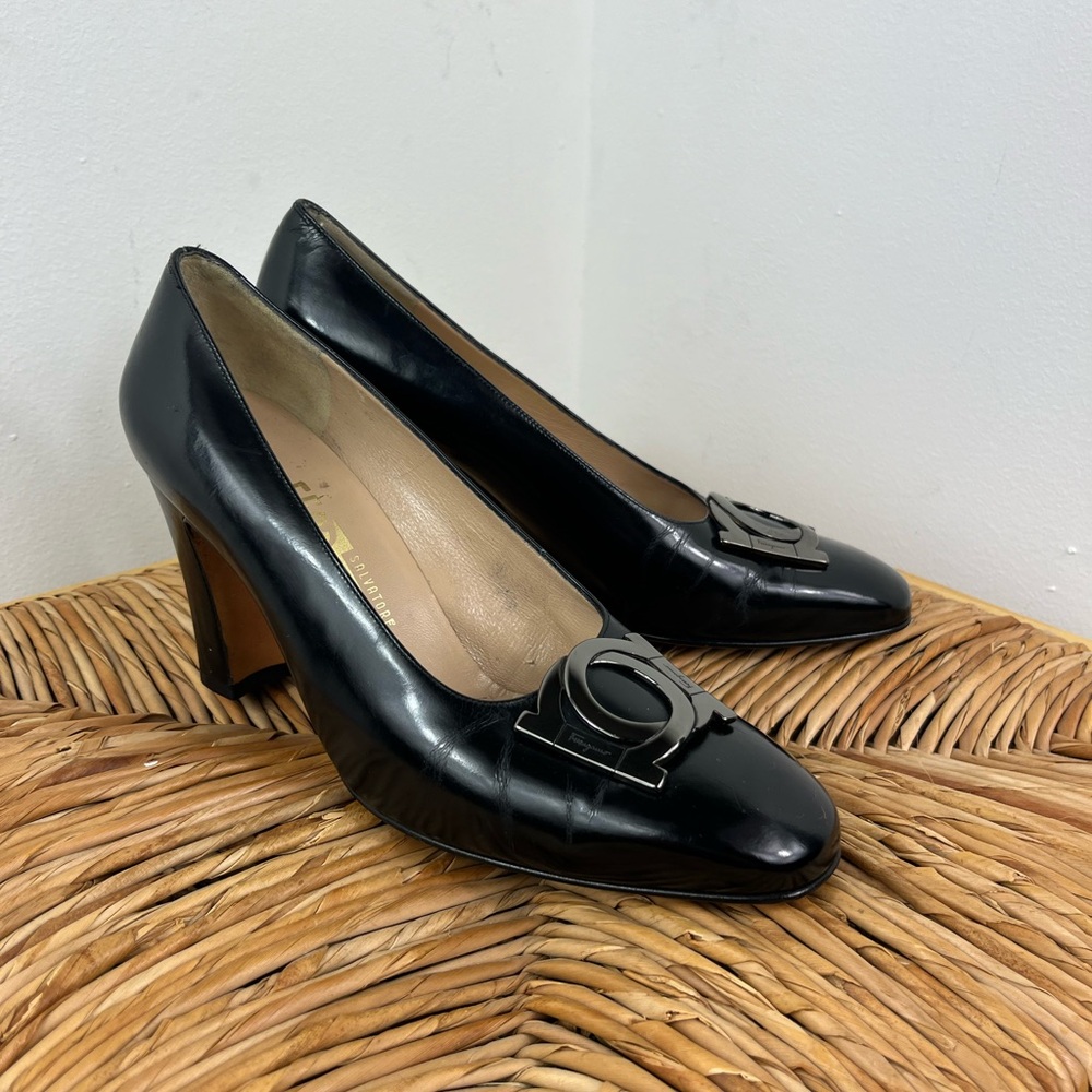 Vintage Salvatore Ferragamo Iconic Logo Heels Sz 7 1/2 - Picture 2 of 13